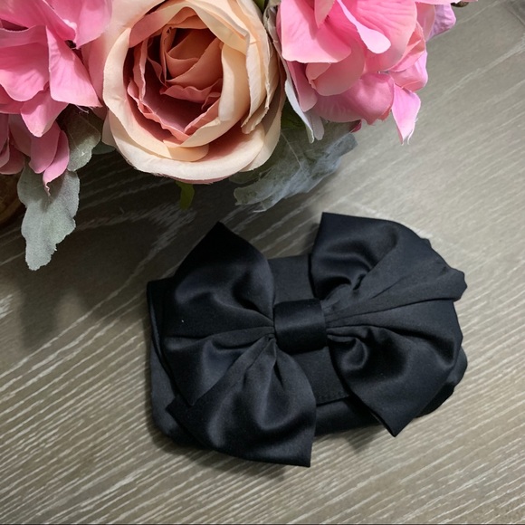 RSVP BLACK SATIN CLUTCH WITH.BOW - Picture 8 of 14
